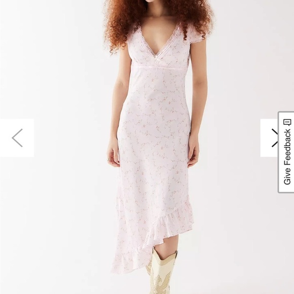 Urban Outfitters Dresses & Skirts - NWOT urban outfitters kimchi blue midi dress with roses and lace